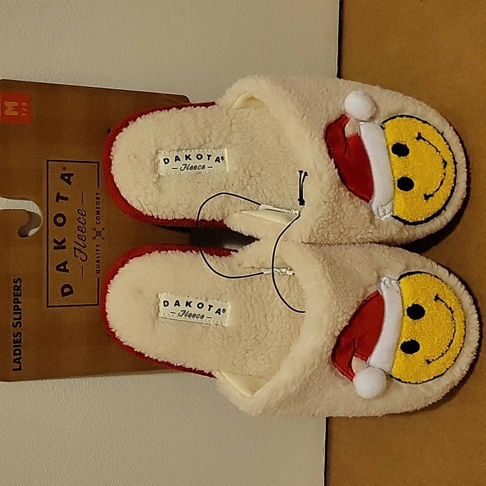 NWT: Dakota Fleece Women's Smiley Face Holiday Slippers
